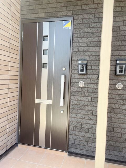 セキュリティ　カメラ付きのインターホンが付いてます