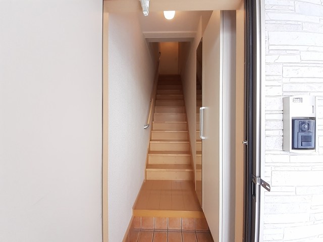 玄関　内階段、シューズボックス