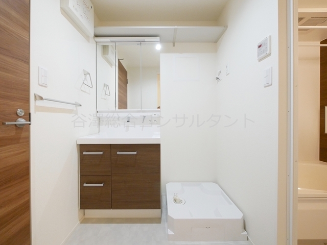 洗面設備　三面鏡シャンプードレッサー