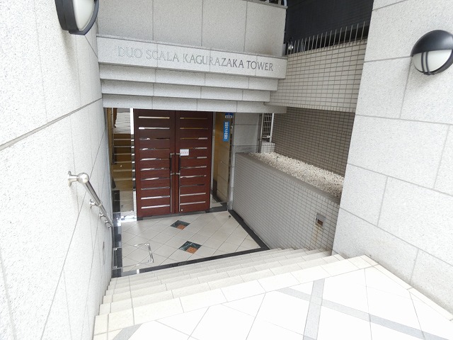 都営大江戸線 牛込神楽坂駅 徒歩3分 14階建 築23年の外観写真