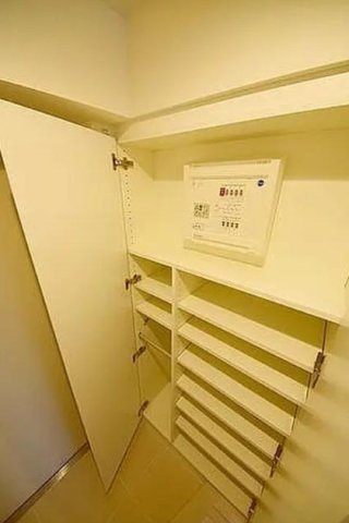 マーロ西川口ルネサンスコートの玄関写真