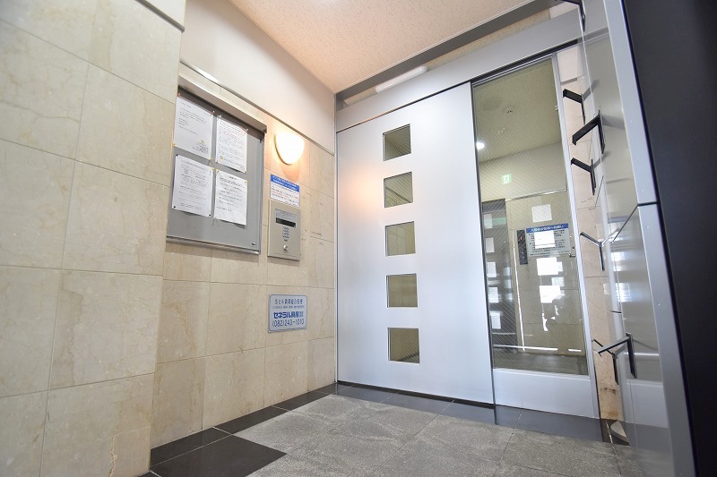 広島電鉄宇品線 中電前駅 徒歩8分 12階建 築39年の外観写真