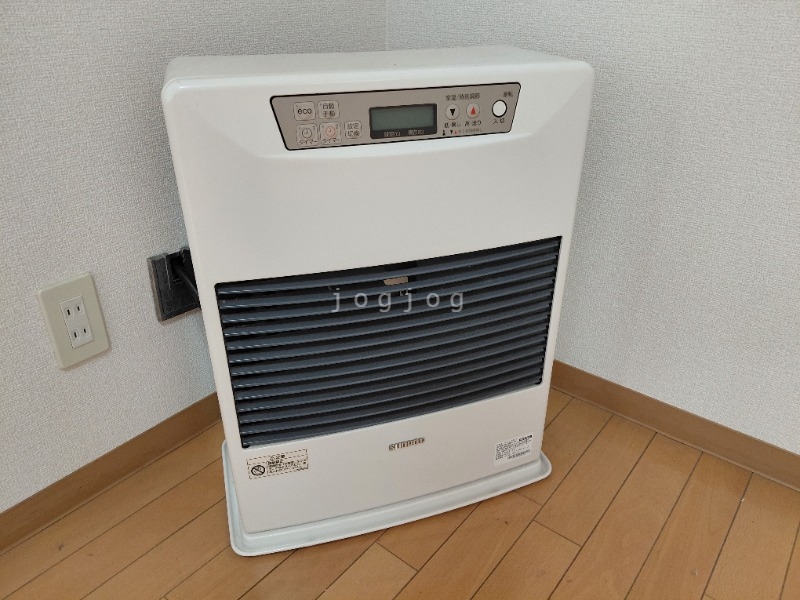 その他設備　冬はあったか石油ストーブです。