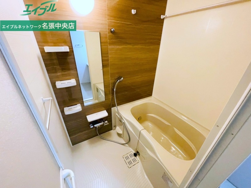 バス・シャワールーム　別部屋反転画像参考