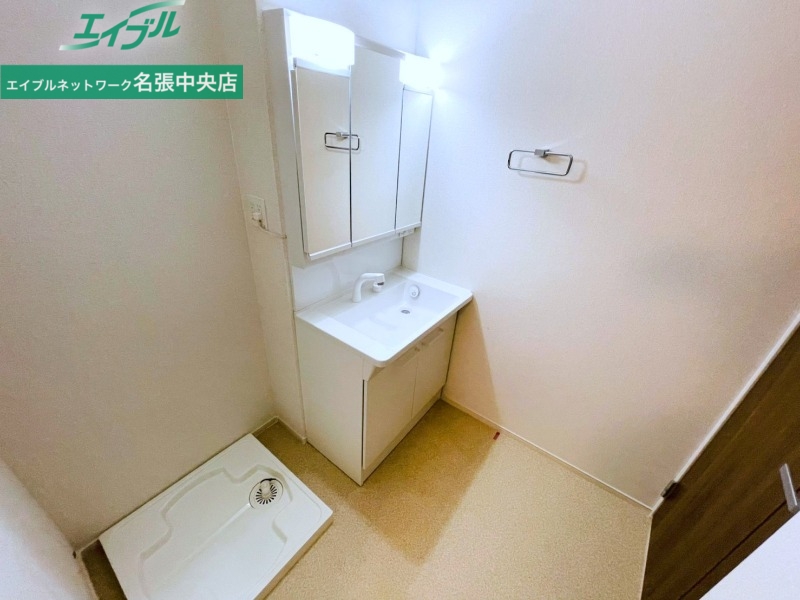 洗面設備　別部屋反転画像参考