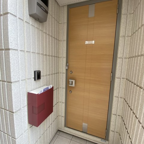 玄関　※同物件別部屋参考写真