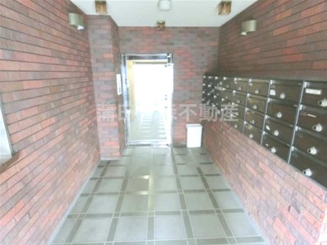 エントランス　オートロック付きのエントランス
