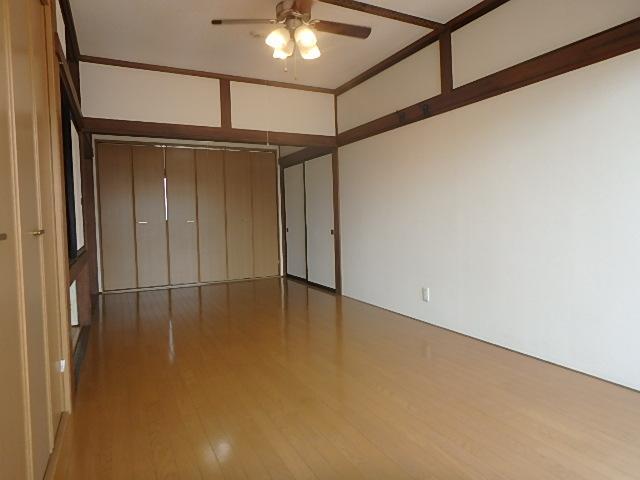 その他部屋・スペース　天井にファンのついたオシャレな11.25帖の洋室です！