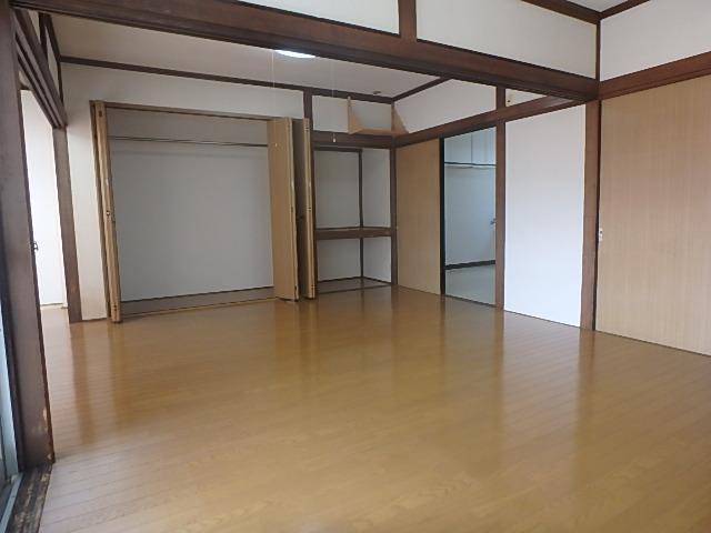 居室・リビング　広い！14.25帖の洋室で広々使えます！