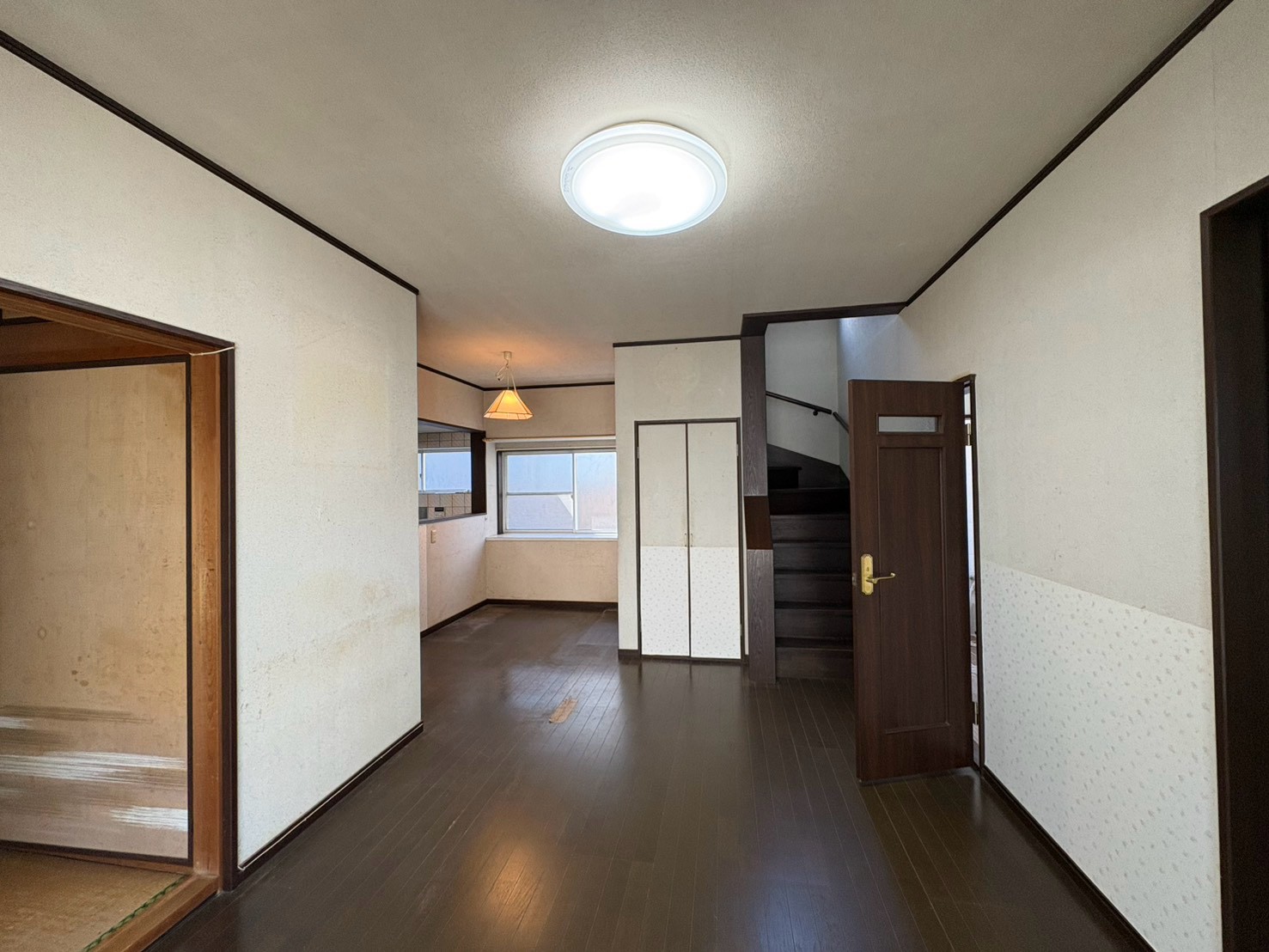 大手3丁目戸建の居間写真
