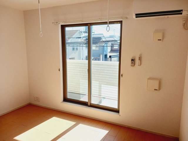 居室・リビング　こちらのリビングで趣味の時間をお楽しみください