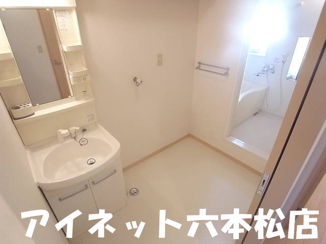 洗面設備　朝の支度にいかがでしょうか。