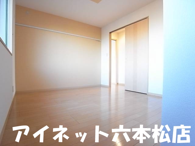その他部屋・スペース　こちら寝室にいかがでしょうか。