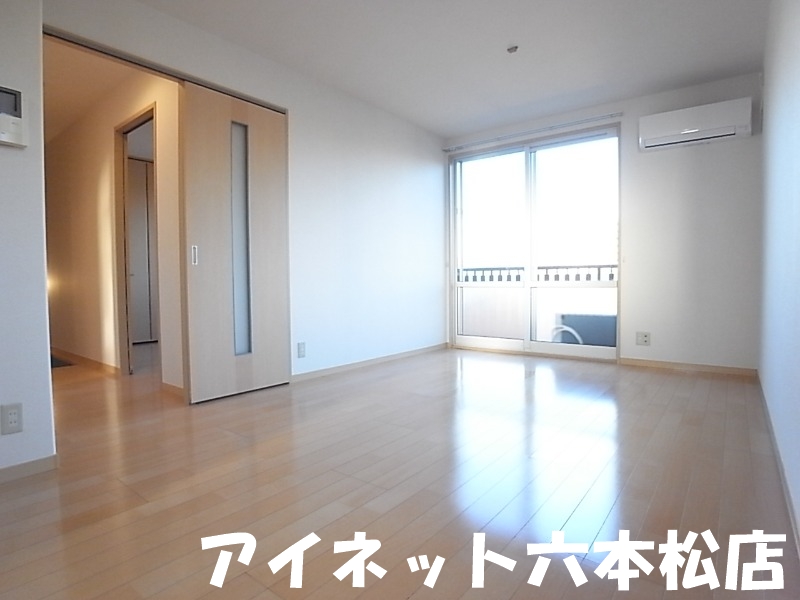 居室・リビング　広々としていいですね。