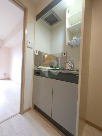 キッチン　※参考写真です。同じ間取りの別部屋になります。