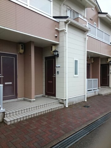 エントランス　落ち着いたエントランスです