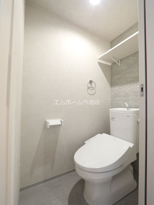 トイレ　温水洗浄便座付トイレ　同仕様写真