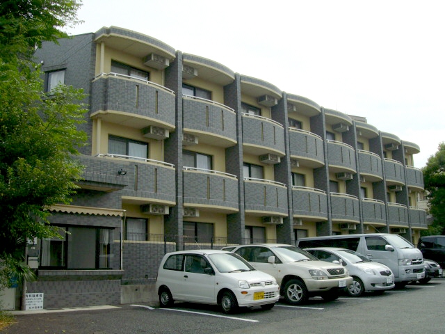 名古屋市千種区稲舟通のマンションの建物外観