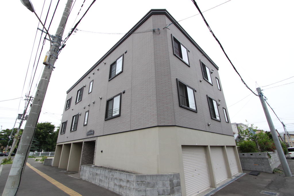 札幌市手稲区曙二条のアパートの建物外観