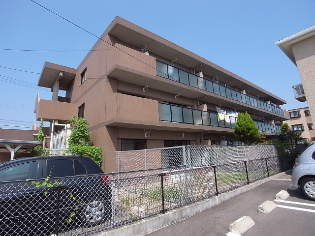 羽島市福寿町平方のマンションの建物外観