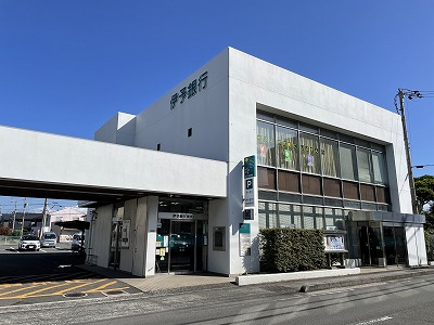 銀行　伊予銀行椿支店（銀行）まで389m
