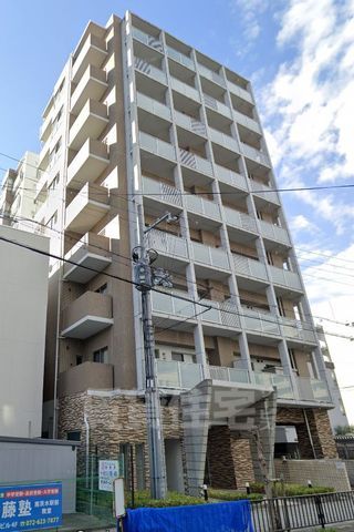茨木市天王のマンションの建物外観