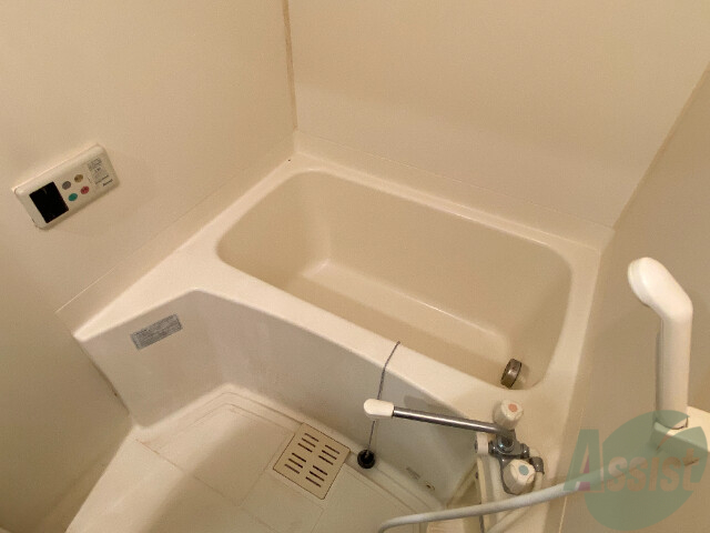 バス・シャワールーム　こちらのお風呂で、一日の疲れを癒してください。