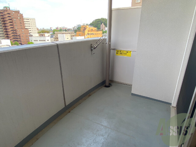 バルコニー　机が置けそうな程、広いバルコニーでした。