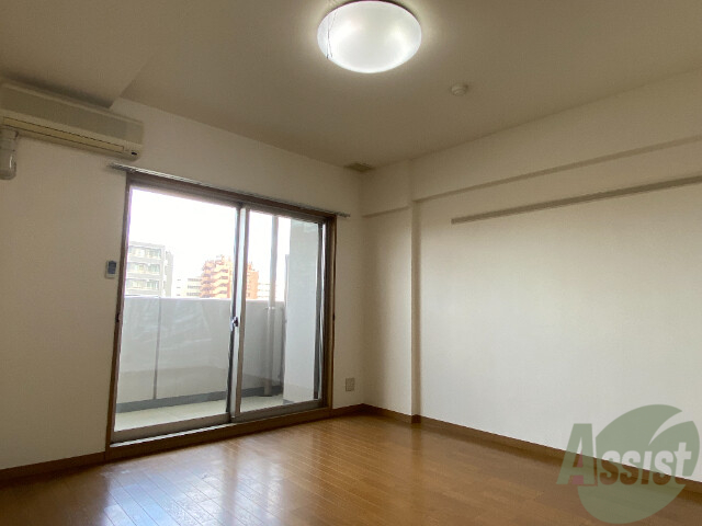 居室・リビング　８．８帖の洋室です。広々として開放感があります。