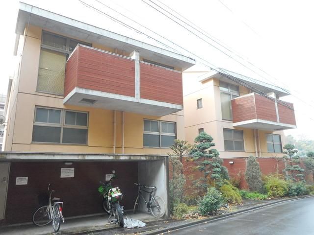川崎市多摩区三田のマンションの建物外観