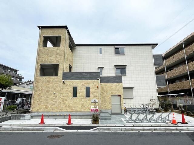 浦安市富士見のアパートの建物外観