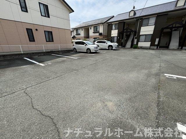 【豊橋市馬見塚町のアパートの駐車場】