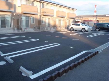 【木更津市久津間のアパートの駐車場】