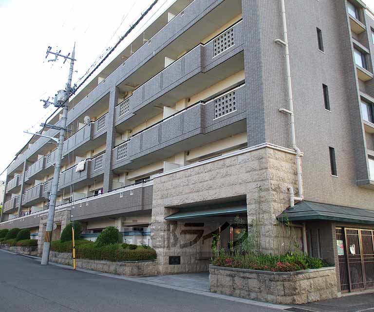 宇治市小倉町のマンションの建物外観