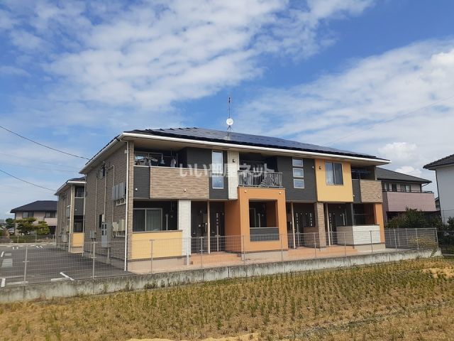 高松市小村町のアパートの建物外観