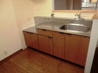 キッチン　サニーコート暁　　101キッチンの色は白です