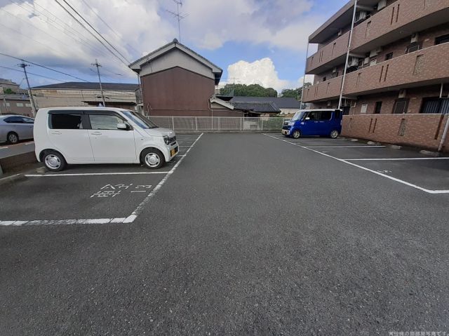 【桜井市大字谷のマンションの駐車場】