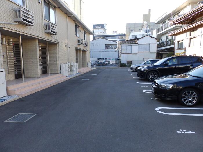 【飯島コーポの駐車場】