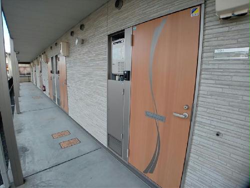 玄関　備品や設備仕様は号室等により異なります。現地をご確認下さい。