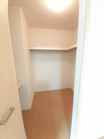 【メゾン　アンソレイエＢの収納】