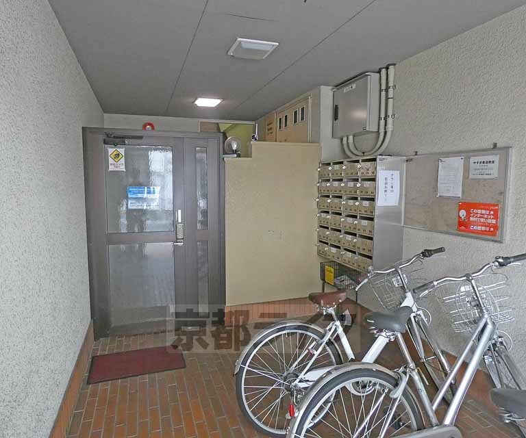 【京都市上京区東竪町のマンションのエントランス】