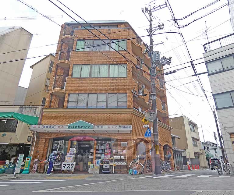 京都市上京区東竪町のマンションの建物外観