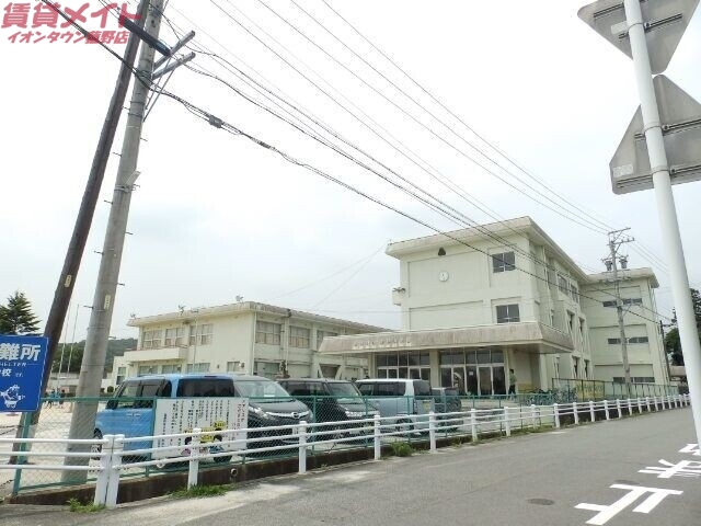 【三重郡菰野町大字菰野のマンションの小学校】