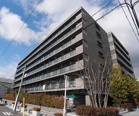 【京都市南区東九条室町のマンションの建物外観】