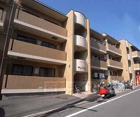 京都市東山区上梅屋町のマンションの建物外観