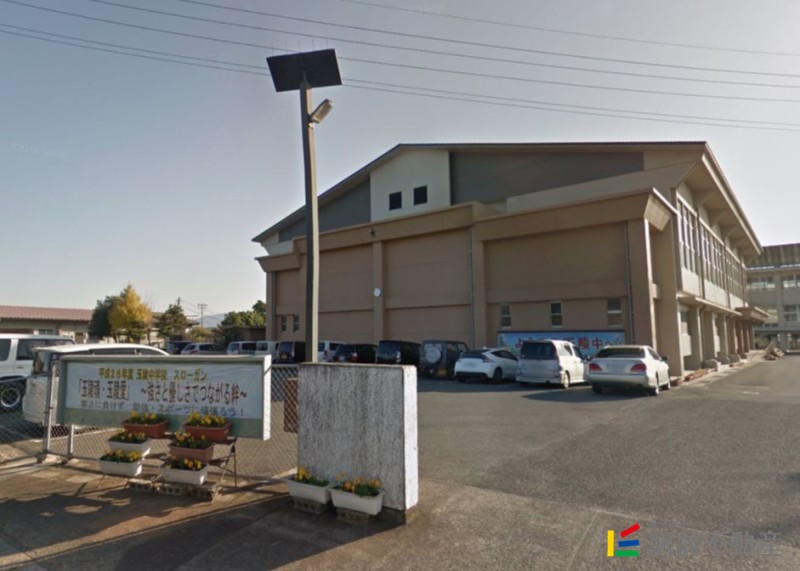 小学校　玉陵小学校（小学校）まで900m