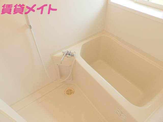 バス・シャワールーム　窓のあるお風呂