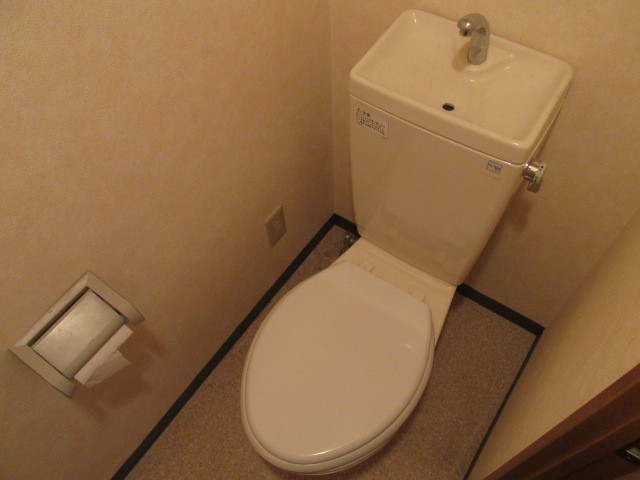 トイレ　真っ白トイレです