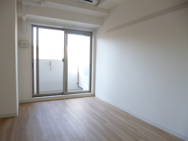 居室・リビング　フローリングの色使いがたまりません！！