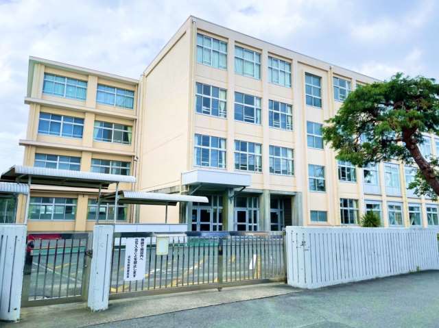 中学校　高台中学校（中学校）まで411m